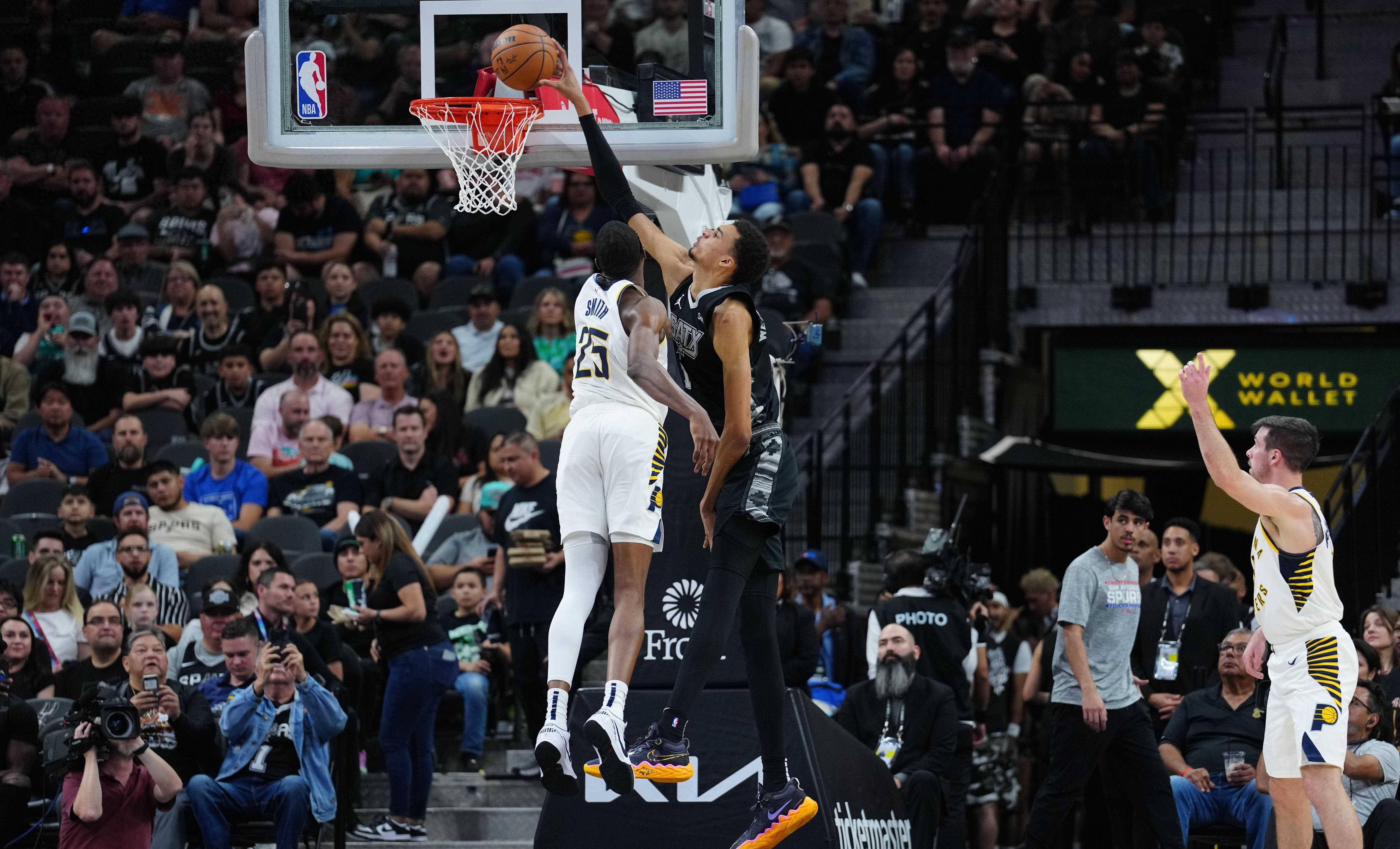 NBA赛事精彩瞬间盘点,年度回顾震撼登场 NBA赛事精彩瞬间盘点,年度回顾震撼登场