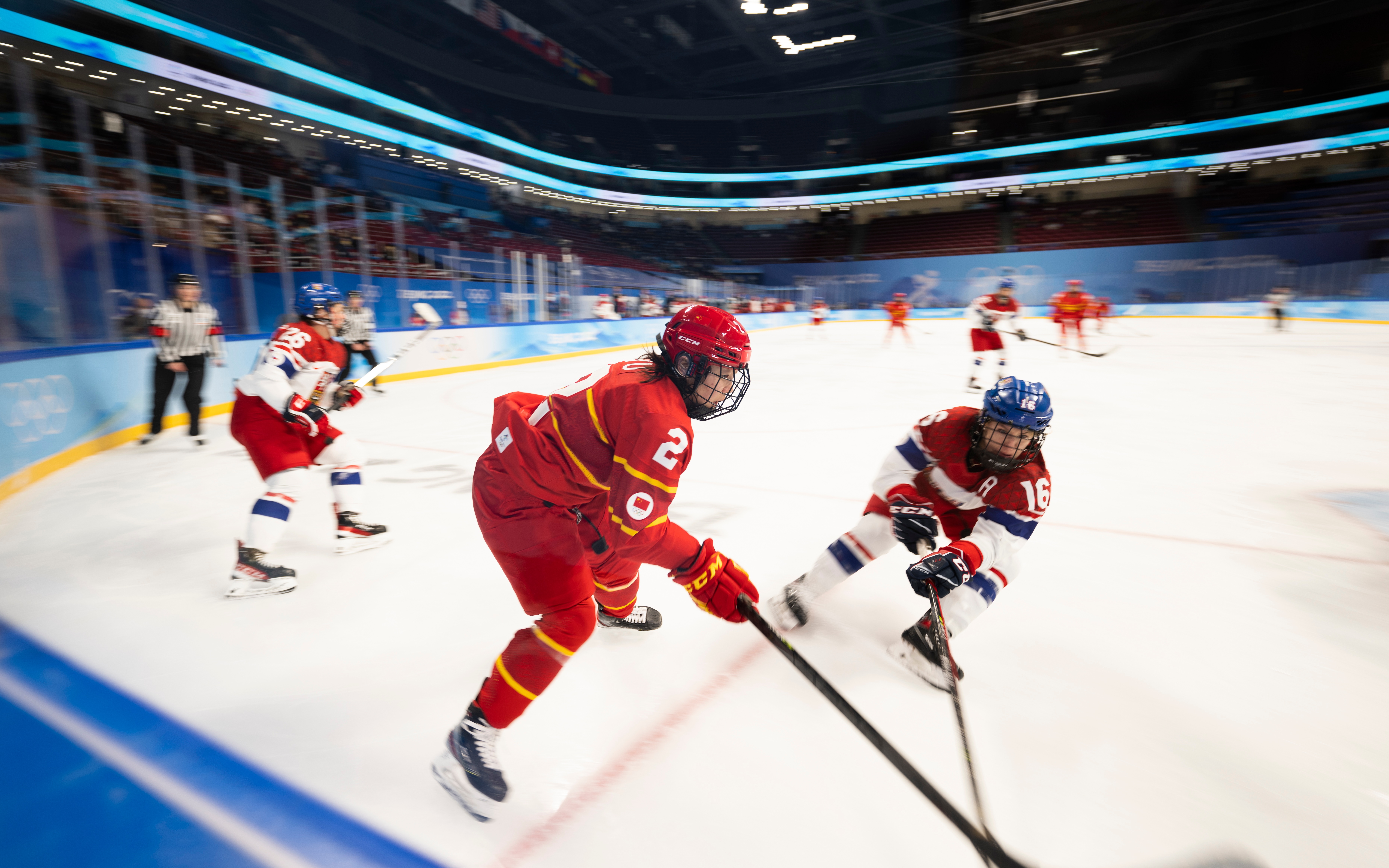 一场经典之战!冰球点燃球迷热情的简单介绍 一场经典之战!冰球点燃球迷热情的简单介绍