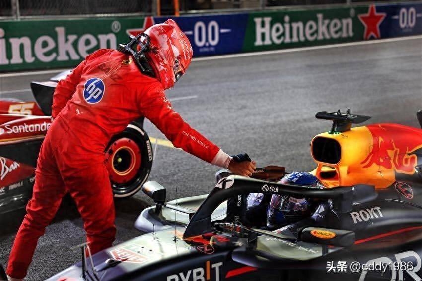 包含威廉姆斯完胜迈凯伦，塞恩斯点燃赛场的词条