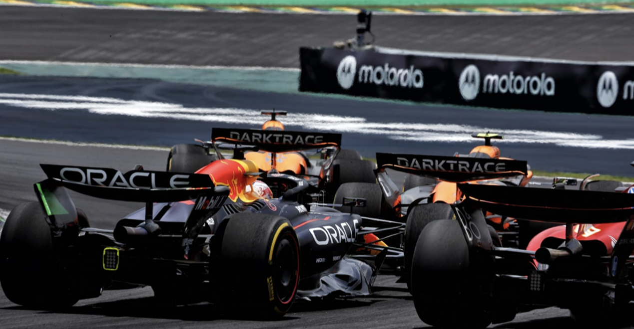 迈凯伦绝杀红牛车队,汉密尔顿带队取胜 迈凯伦绝杀红牛车队,汉密尔顿带队取胜